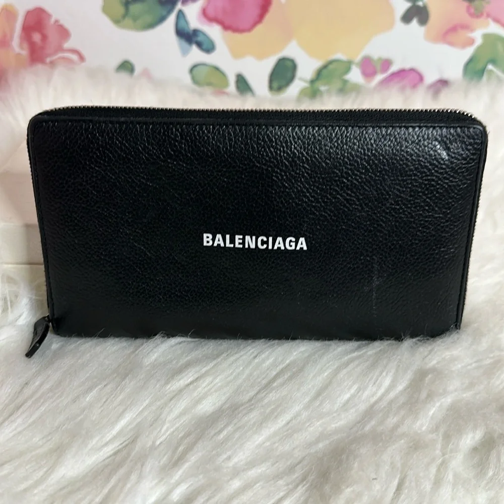 💯Authentic Balenciaga Black Leather Wallet🍀 - Picture 1 of 16